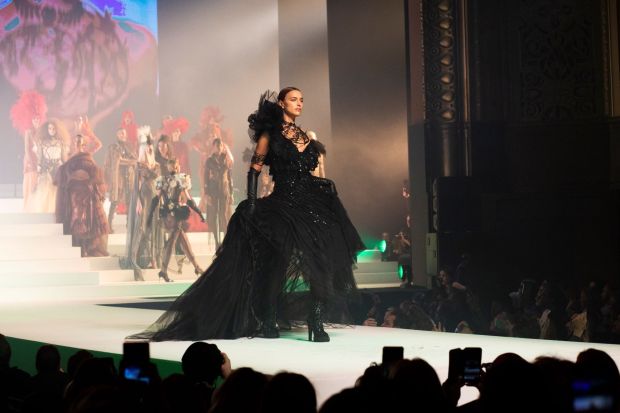 JPG-GaultierWiderCatwalk-063